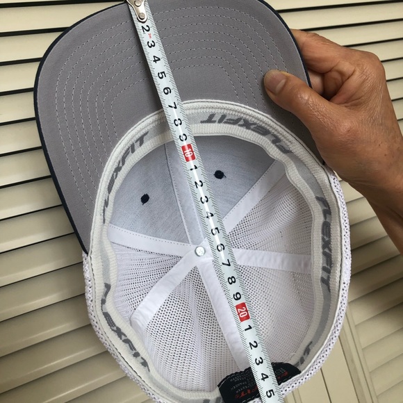 🎉🎉NWT Flexfit Cap - Picture 9 of 9